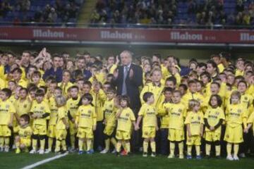 El futbolista hispano brasileño ha recibido un homenaje hoy por el Villarreal en un amistoso en El Madrigal con su actual equipo, el Cosmos de Nueva York.