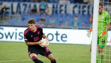 Capitán del Feyenoord terminó molesto con Santiago Giménez por “desobedecerlo”