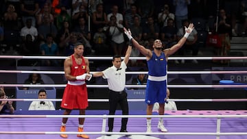 El boxeador español Enmanuel Reyes Pla celebra su victoria ante el belga Victor Scheltraete.