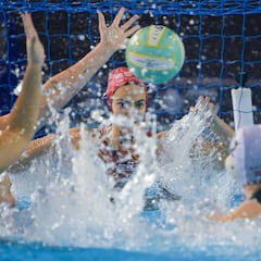 En el agua, la ignota Rumanía; en la mente, Holanda, vieja conocida