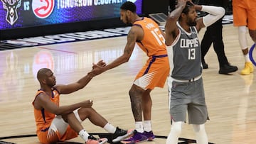 LOS ANGELES, CALIFORNIA - JUNE 26: Chris Paul #3 of the Phoenix Suns is helped up by teammate Cameron Payne #15 after being fouled by Paul George #13 of the LA Clippers during the second half in game four of the Western Conference Finals at Staples Center on June 26, 2021 in Los Angeles, California. NOTE TO USER: User expressly acknowledges and agrees that, by downloading and or using this photograph, User is consenting to the terms and conditions of the Getty Images License Ronald Martinez/Getty Images/AFP
== FOR NEWSPAPERS, INTERNET, TELCOS & TELEVISION USE ONLY ==