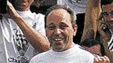 Pedro Chueca festeja la Novena.