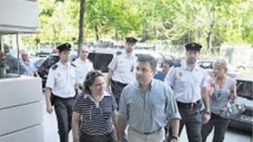 <b>AUTORIDAD. </b>La Policía entró al estadio con los funcionarios.