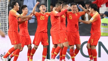 La selecci&oacute;n china celebran el gol conseguido ante Filipinas