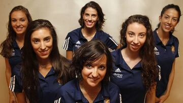 Elena Gómez, Lourdes Mohedano, Alejandra Quereda, detrás; Sandra Aguilar y Artemi Gavezou; y Sara Bayón, delante.
