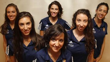 Elena G&oacute;mez, Lourdes Mohedano, Alejandra Quereda, detr&aacute;s; Sandra Aguilar y Artemi Gavezou; y Sara Bay&oacute;n, delante.