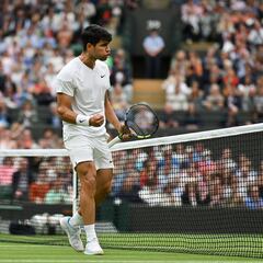 Carlos Alcaraz da un paso adelante en Wimbledon
