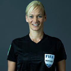 Steinhaus-Webb, al mando del arbitraje femenino en FIFA
