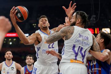 Walter Tavares, Nicolas Laprovittola y Jeffery Taylor.