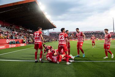 1-0. Taty Castellanos celebra el primer gol con sus compañeros de equipo.
