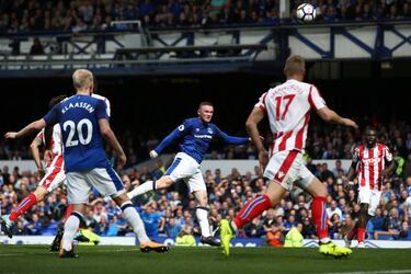 Wayne Rooney sends Goodison into ecstasy with dream return
