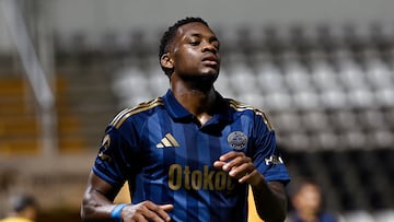 Jhon Durán anota doblete en su debut con Fenerbahce.