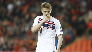 Noruega empata ante Rumanía con un Odegaard estelar