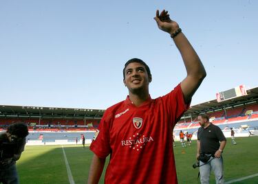 El jugador nacido en Cancún, una ciudad de México ubicada en la península de Yucatán que limita con el mar Caribe, estuvo en varios equipos (en calidad de cedido) durante su etapa en el Arsenal. Al Osasuna llegó en la temporada 07/08.