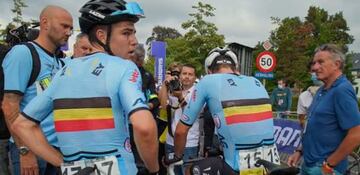 Van Aert y Stuyven tras llegar a la linea de meta.