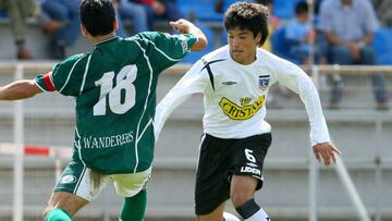 FUTBOL, SANTIAGO WANDERERS/COLO COLO
 CAMPEONATO DE CLAUSURA 2006.
 NICOLAS MILLAN, DERECHA, INTENTA SUPERAR LA MARCA DE JOSE CONTRERAS.
 10/09/2006
 VALPARAISO, CHILE
 ANDRES PINA/PHOTOSPORT
 
 
 
 
 