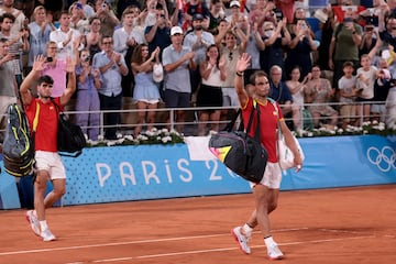 Rafa Nadal se despide de los Juegos Olímpicos tras caer en el dobles con Carlos Alcaraz frente a Rajeev Ram y Austin Krajicek.