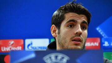 Chelsea's Spanish striker Alvaro Morata attends a press conference on the eve of the UEFA Champions League football match AS Roma vs Chelsea, on October 30, 2017 at the Olympic stadium in Rome. / AFP PHOTO / Alberto PIZZOLI
