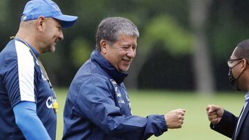 El entrenador de la Selección de Honduras, Hernán Darío Bolillo Gómez, sostiene que tiene dificultades para dar su primera alineación, aunque no es por falta de opciones