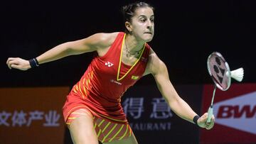 Carolina Marin devuelve el volante ante Chen Yufei durante las semifinales del China Open 2018 Badminton Championships de Fuzhou.