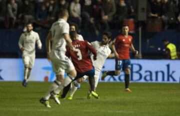 Tano se fracturó la tibia y el peroné tras chocar con Isco por un balón dividido. 