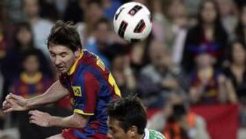 <b>ATENTO.</b> En esta ocasión, Diego Alves le ganó la partida a Messi.