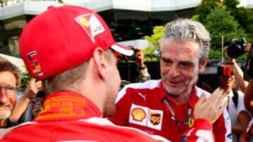 Maurizio Arrivabene felicita a Vettel por su éxito.