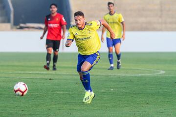 El chiclanero llegó al Cádiz con 15 años, en 2012. Estuvo ligado al club gaditano hasta convertirse en fijo en el primer equipo antes de ser traspasado al Valencia.