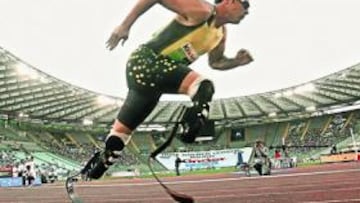 <b>VUELVE A LA CARGA. </b>Oscar Pistorius, compitiendo en la prueba de la Golden Gala de Roma, en 2007, reunión internacional correspondiente a la Golden League.