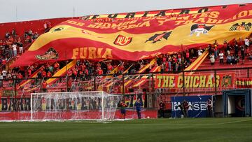 Futbol, Union Espanola vs Huachipato.
Fecha 27, campeonato Nacional 2024.
Los hinchas de Union Espanola son fotografiados contra Huachipato durante el partido de primera division disputado en el estadio Santa Laura U SEK de Santiago, Chile.
06/10/2024
Javier Salvo/Photosport
Football, Union Espanola vs Huachipato.
27th turn, 2024 National Championship.
Union Espanola’s fans are pictured against Huachipato during the first division match played at the National Stadium in Santiago, Chile.
06/10/2024
Javier Salvo/Photosport