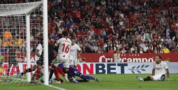 El jugador del Sevilla, Koundé, protagonizó la última jugada controvertida del partido. 
 