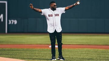 Tres meses despu&eacute;s de su accidente, David &#039;Big Papi&#039; Ortiz estuvo presente para tirar la primera bola en el juego entre Yankees y Red Sox.