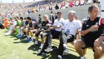 Carlo Ancelotti, junto a Fernando Hierro, durante el partido contra el Inter.