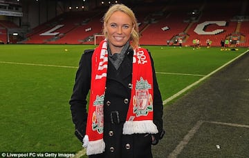 La tenista danesa no duda en visitar Anfield para darle su apoyo al equipo se sus amores, es com¨²n verla con accesorios de Liverpool.