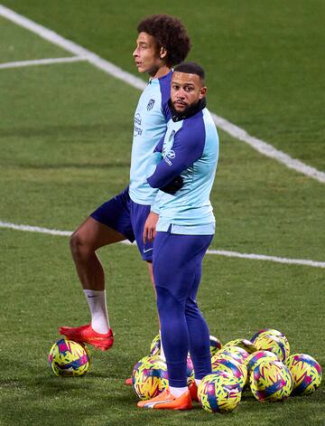 Entrenamiento Depay con el Atlético.