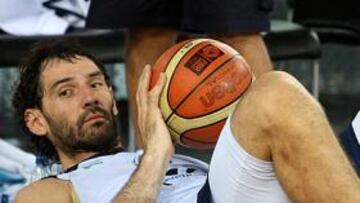 <b>MAL MOMENTO.</b> Jorge Garbajosa debe decidir si sigue en el Real Madrid sin fi cha a la espera de una oportunidad o se marcha a otro club.