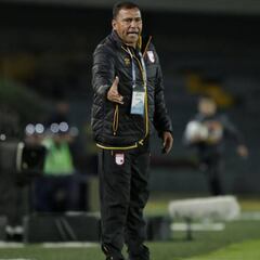 Méndez ratifica a Rivera en medio de críticas al árbitro