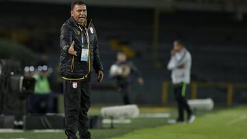 Méndez ratifica a Rivera en medio de críticas al árbitro