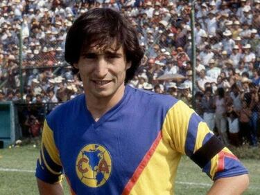 El delantero argentino Norberto Outes fue uno de los delanteros más letales del futbol mexicano a inicios de los ochenta. El exjugador de Boca Juniors ganó el título de goleo con Club América y Necaxa.