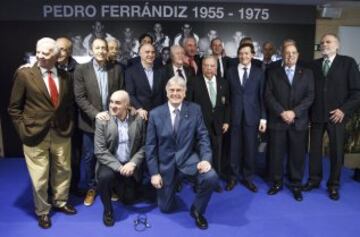 El acto en honor a Pedro Ferrándiz congregó a numerosos exjugadores del equipo blanco.