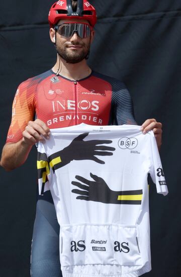 Filippo Ganna, del equipo Ineos Grenadiers, con el maillot solidario de La Vuelta.