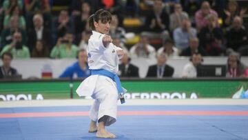 Sandra Sánchez compite durante la final de katas de los Europeos de Karate de Guadalajara.