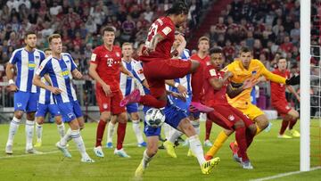 Munich (Germany), 16/08/2019.- Bayern's Serge Gnabry (C) in action during the German Bundesliga soccer match between FC Bayern Munich and Hertha BSC Berlin in Munich, Germany, 16 August 2019. (Alemania) EFE/EPA/RONALD WITTEK CONDITIONS - ATTENTION: T