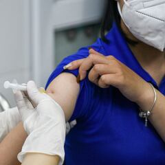 Los motivos que explican el dolor de brazo tras recibir la vacuna contra el coronavirus