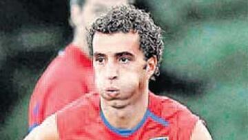 <b>CRACK. </b>Simao lleva escrito en las botas los nombres de sus hijos.