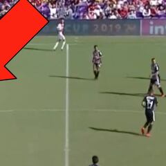 De Jong se lució con este pase que seduce aún más al Barça