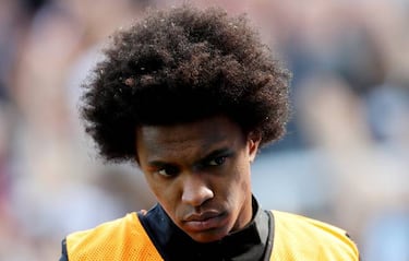 Willian fuels rift talk by hiding Conte with emojis in cup photo