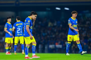  Alejandro Zendejas and Igor Lichnovsky during the 16th round match between Pumas UNAM and America as part of the Torneo Clausura 2024 Liga BBVA MX at Olimpico Universitario Stadium on April 20, 2024 in Mexico City, Mexico.