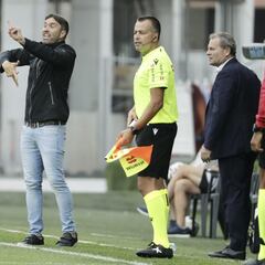 Coudet: “Cuando vi cierto nerviosismo, tuve que agarrar a los jugadores...”