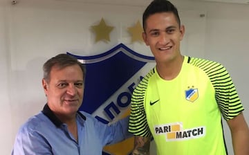 El portero mexicano, Raúl Gudiño, ganó el título de la Primera División de Chipre con el APOEL en la Temporada 17-18.